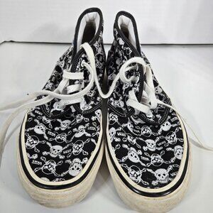 VANS Skull High Top Sneakers, Size 11 (pre-owned, good condition)